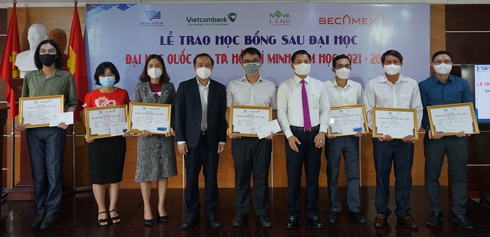 Trao học bổng cho nghiên cứu sinh, học viên cao học