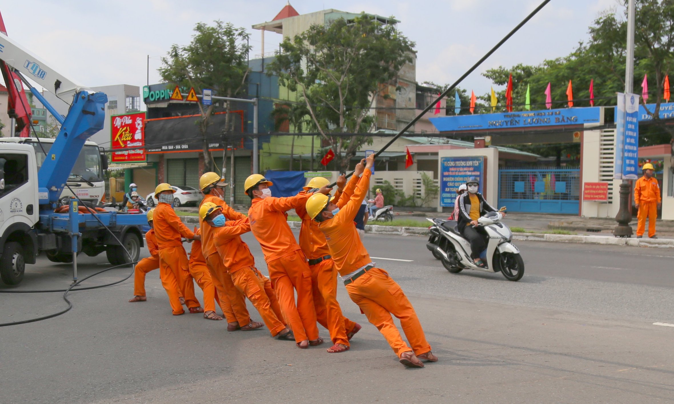 Bảo đảm cấp điện dịp giỗ Tổ, Lễ 30 4 và 1 5