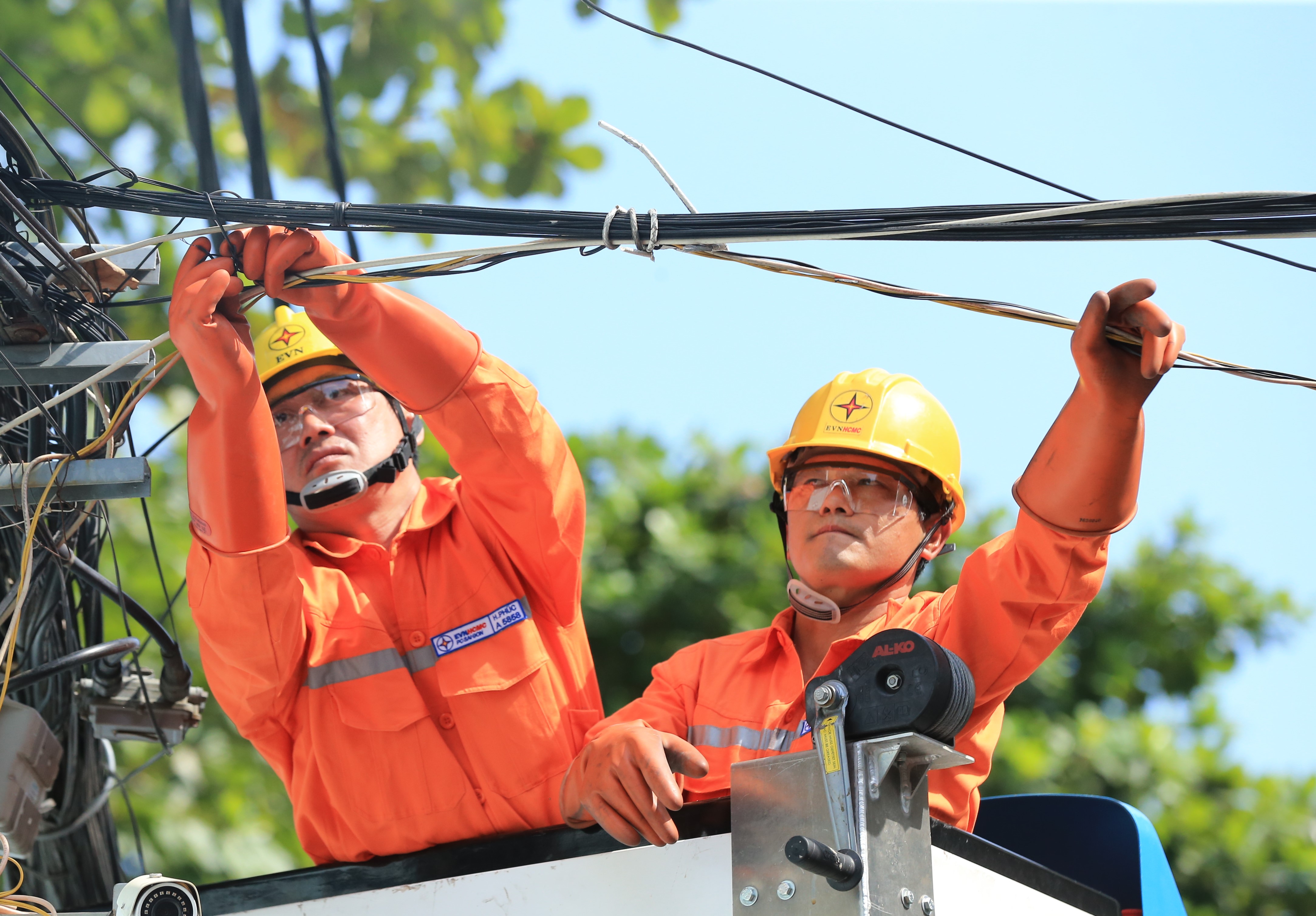 EVNHCMC tăng cường công tác đảm bảo cung cấp điện phục vụ các ngày Lễ lớn