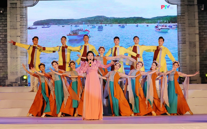 “Linh thiêng nguồn cội - Đất Tổ Hùng Vương”