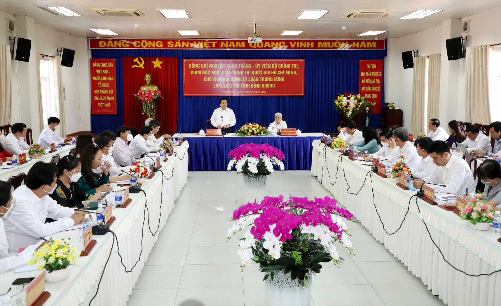 Bình Dương chú trọng xây dựng đội ngũ lãnh đạo quản lý từ tỉnh đến cơ sở