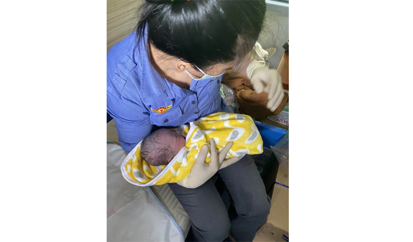 Bé gái chào đời trên tàu Thống Nhất