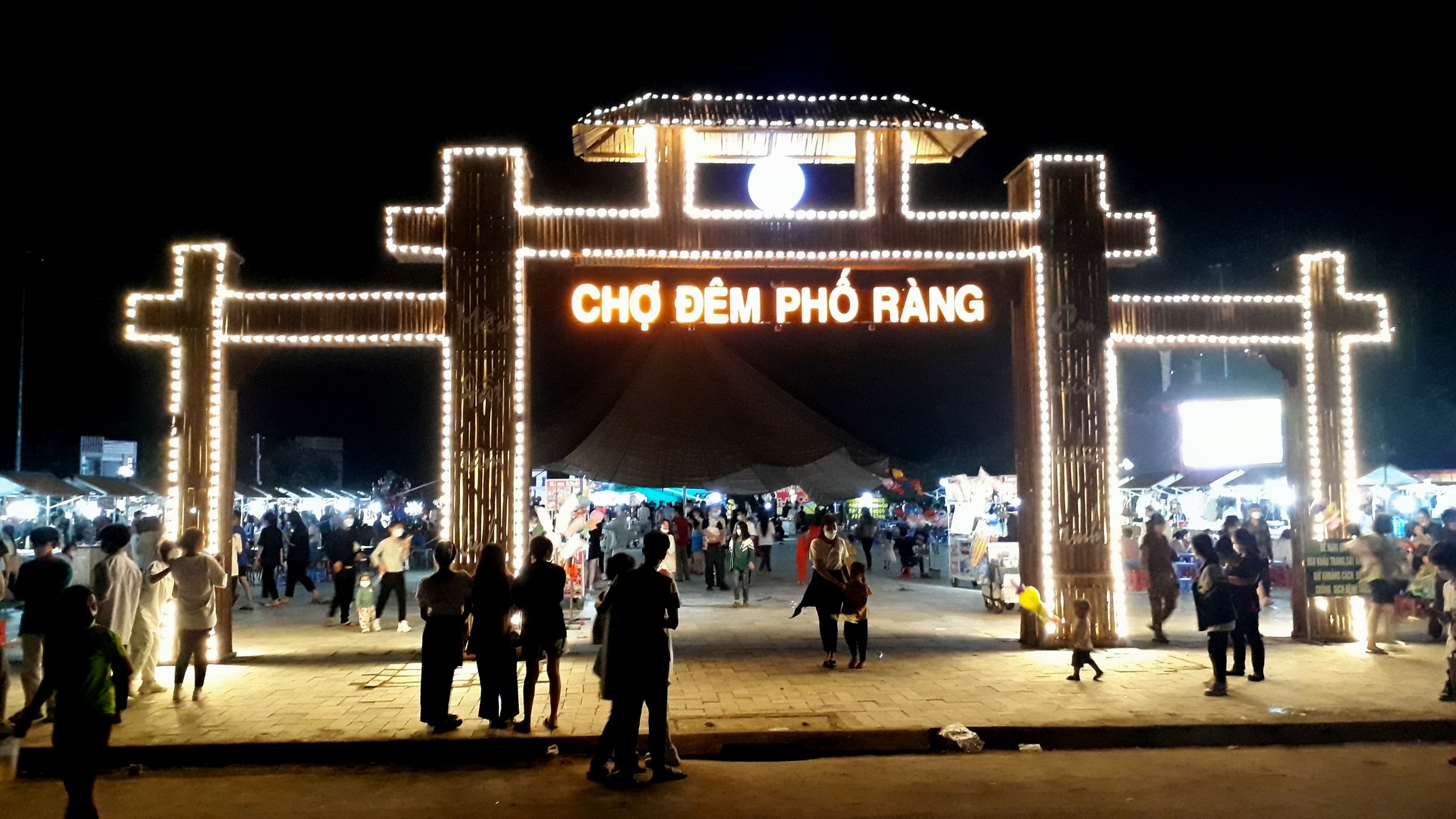 Khám phá chợ đêm phố Ràng

​