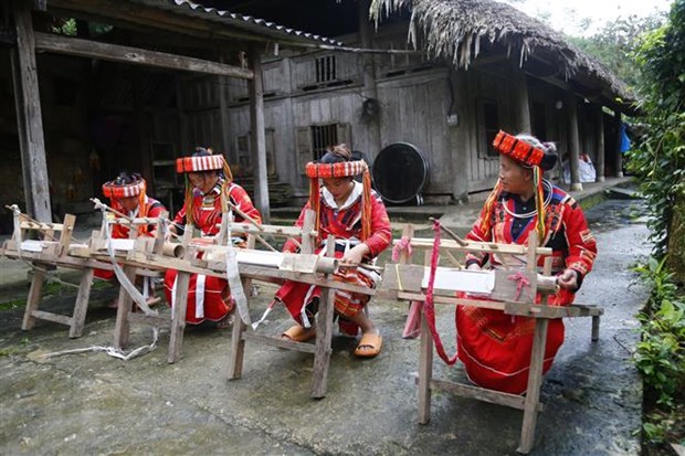 “Bảo tồn và phát huy giá trị văn hóa vùng biên”
