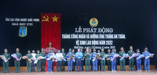 Phát động Tháng Công nhân trong toàn quân