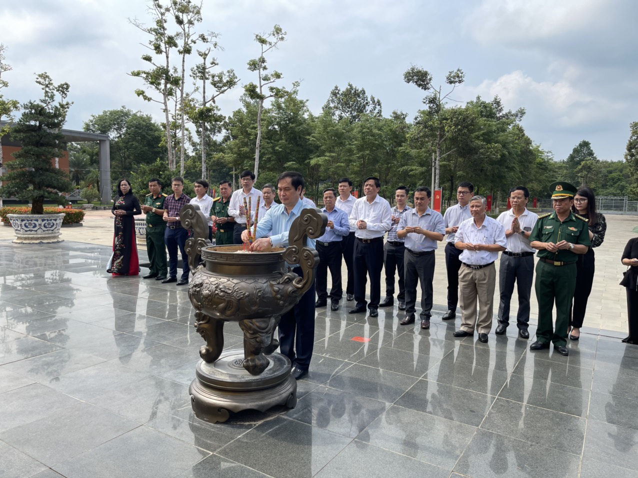 Đoàn công tác Ban Tuyên giáo TƯ Thăm Khu di tích quốc gia đặc biệt Bộ Chỉ huy Quân giải phóng miền Nam Việt Nam