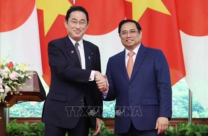 Thủ tướng Phạm Minh Chính và Thủ tướng Nhật Bản gặp gỡ báo chí và chứng kiến trao đổi văn kiện hợp tác