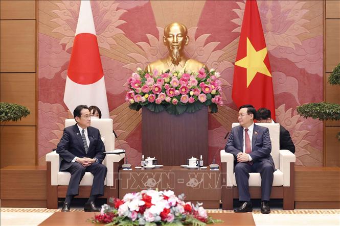 Chủ tịch Quốc hội Vương Đình Huệ hội kiến Thủ tướng Nhật Bản Kishida Fumio