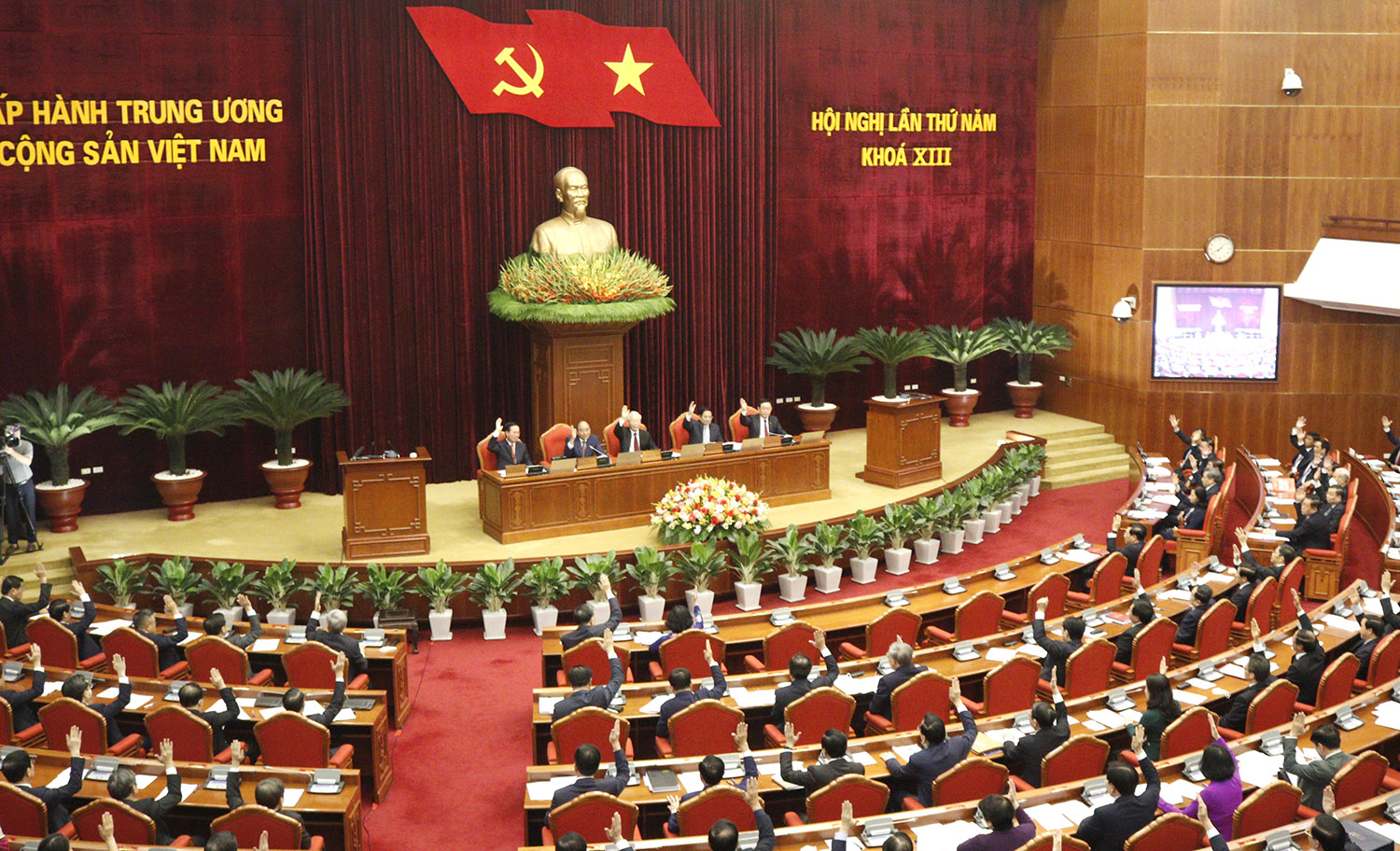 Ngày làm việc thứ nhất của Hội nghị Trung ương 5, khoá XIII