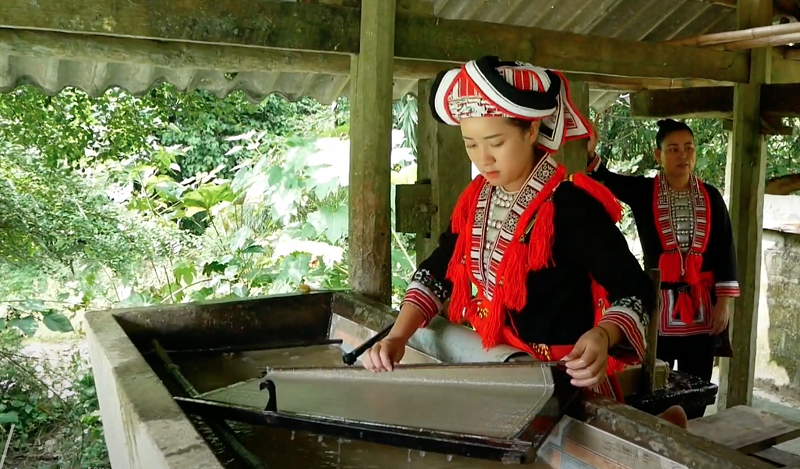 Giấy bản - Nghề truyền thống độc đáo của đồng bào Dao đỏ