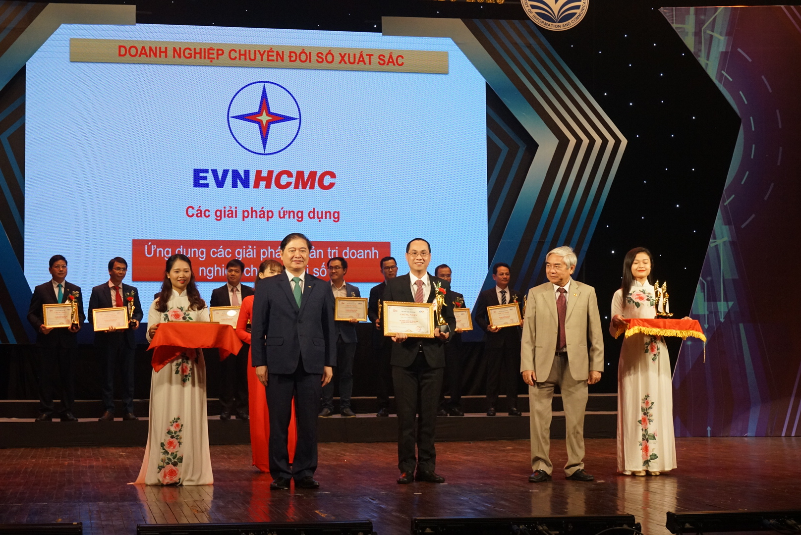 Tổng công ty Điện lực TP HCM phát động thi đua đạt 1 000 sáng kiến