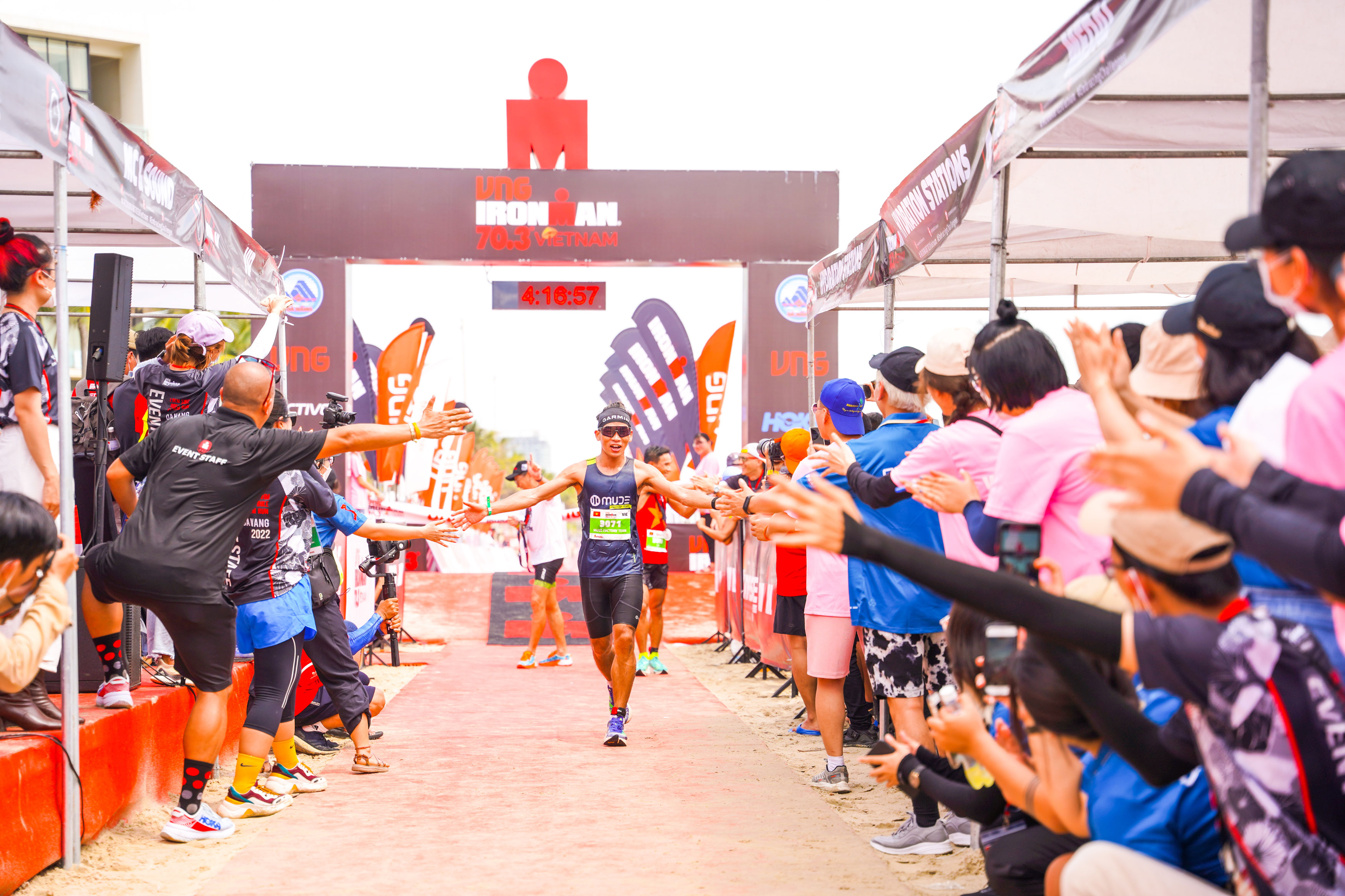 Gần 1 500 “người sắt” thi đấu tại VNG IRONMAN 70 3 Việt Nam