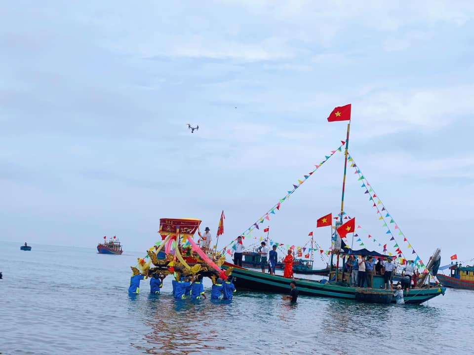 Độc đáo Lễ hội cầu ngư Nhượng Bạn