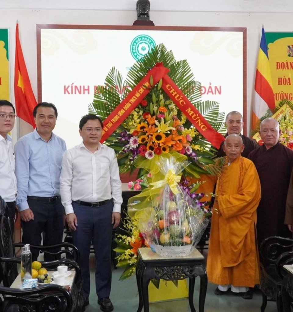 Bí thư thứ nhất Trung ương Đoàn thăm, chúc mừng lễ Phật đản tại Thừa Thiên-Huế
