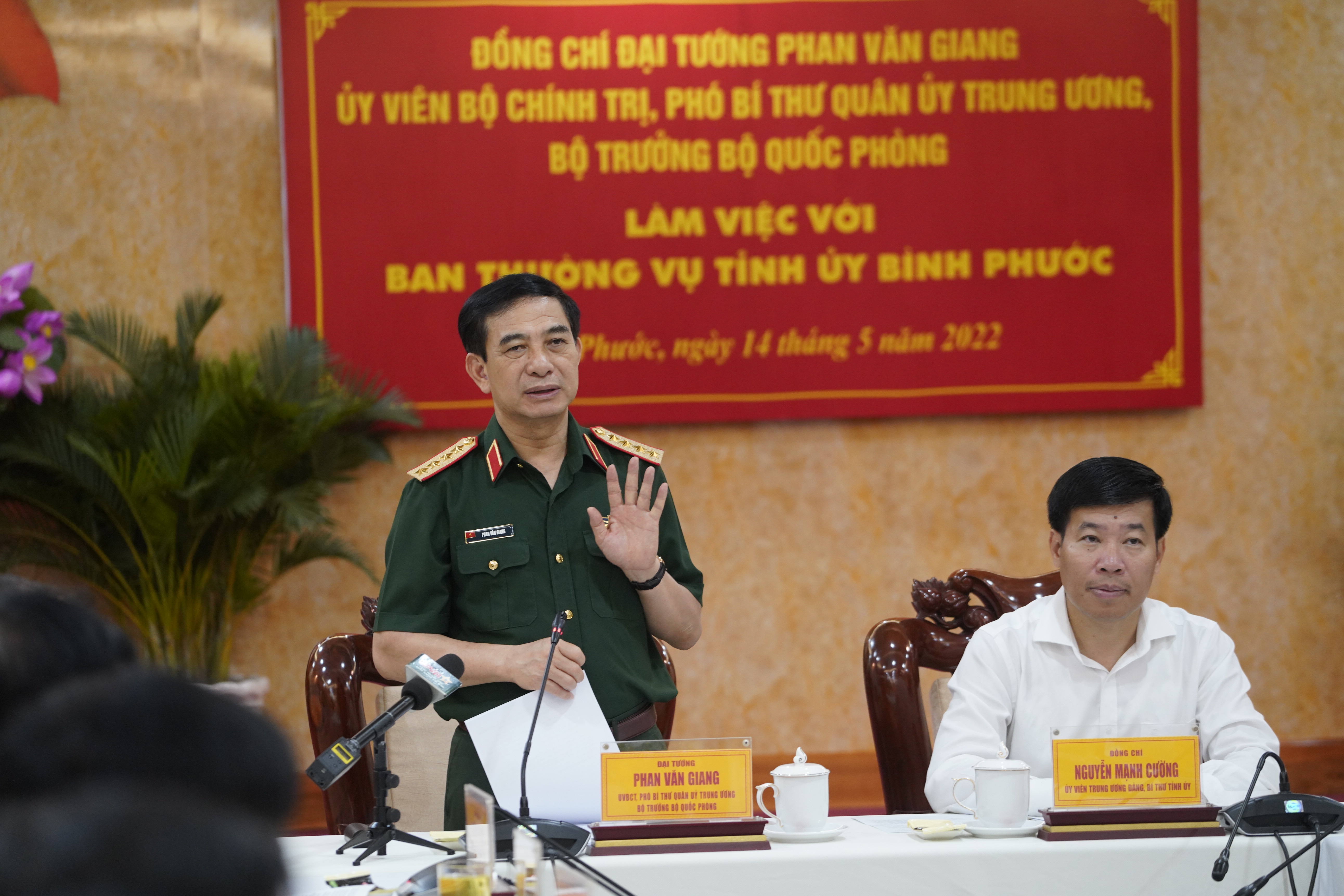 Đại tướng Phan Văn Giang làm việc với Ban Thường vụ Tỉnh ủy Bình Phước