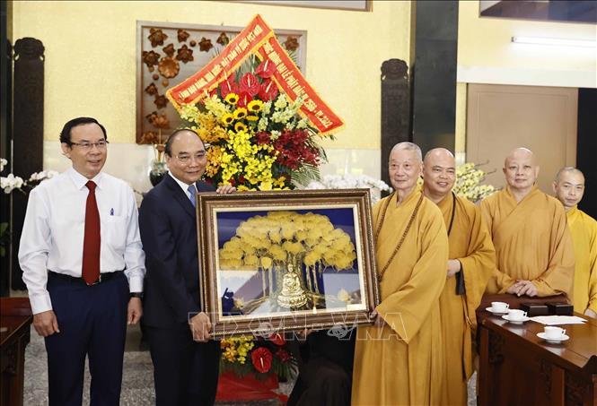 Chủ tịch nước Nguyễn Xuân Phúc chúc mừng Đại lễ Phật đản tại TP Hồ Chí Minh