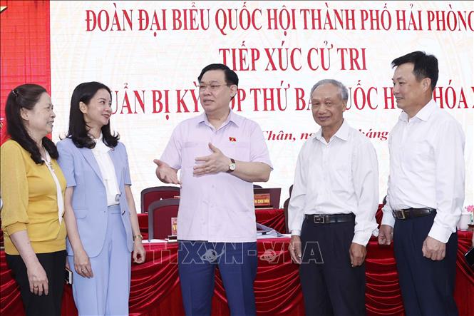 Chủ tịch Quốc hội Vương Đình Huệ tiếp xúc cử tri thành phố Hải Phòng