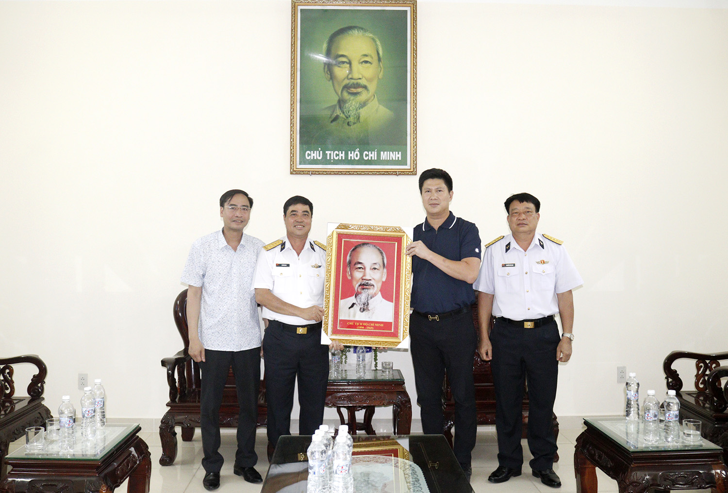 Đoàn công tác Ban Tuyên giáo Trung ương thăm Trung tâm Bảo đảm Kỹ thuật 719, Vùng 4 Hải quân