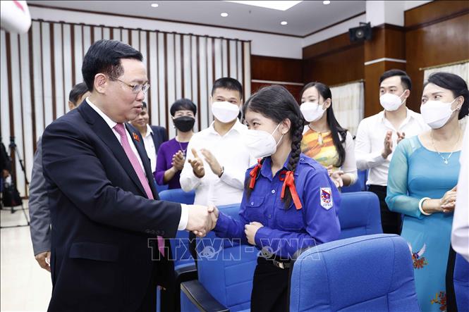Chủ tịch Quốc hội Vương Đình Huệ gặp gỡ cộng đồng doanh nghiệp Việt Nam tại Lào
