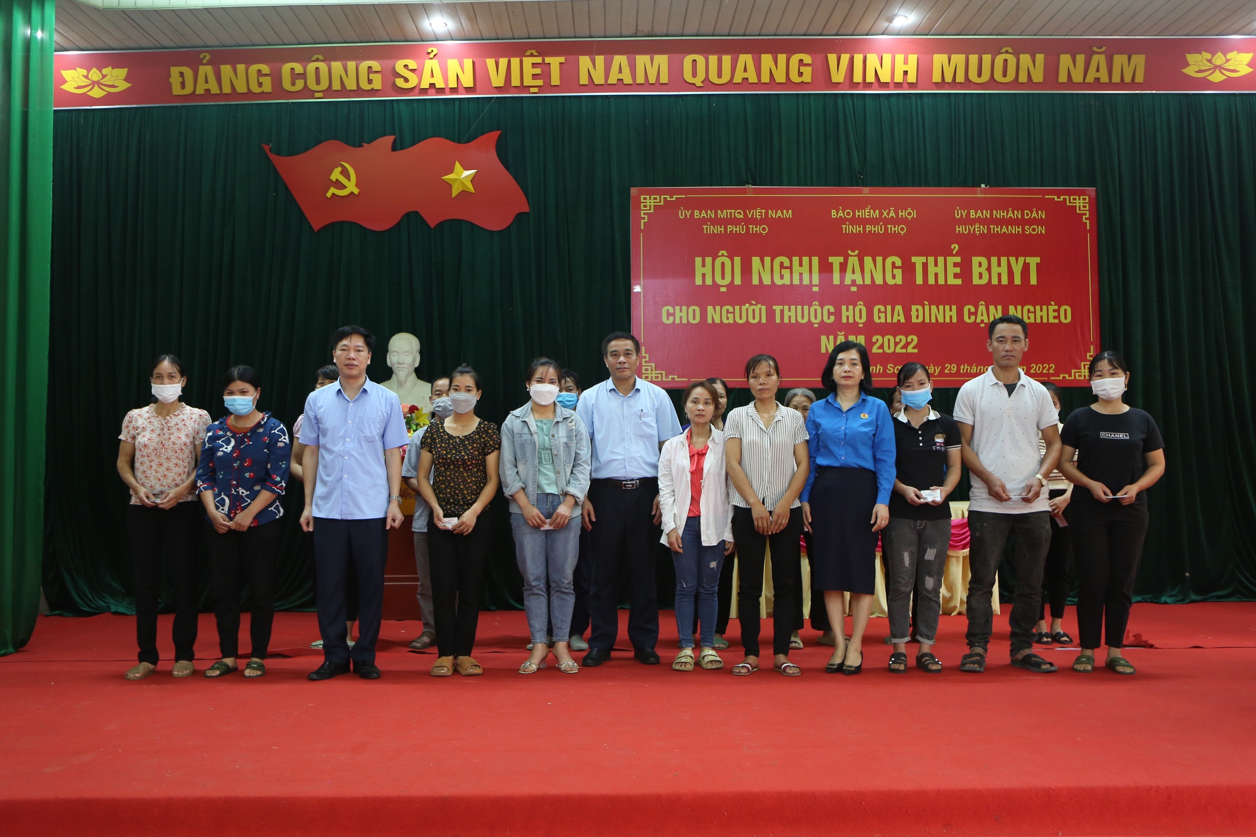 Phú Thọ Hơn 5 000 người thuộc hộ gia đình cận nghèo tham gia BHYT