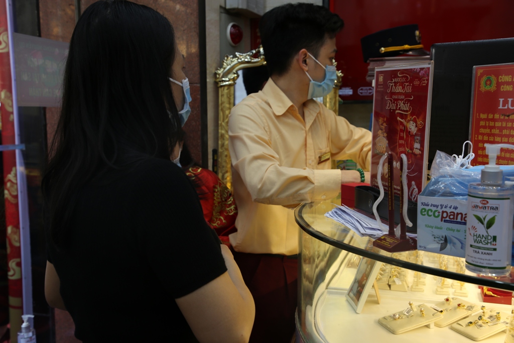 Giá vàng trong nước biến động trái chiều