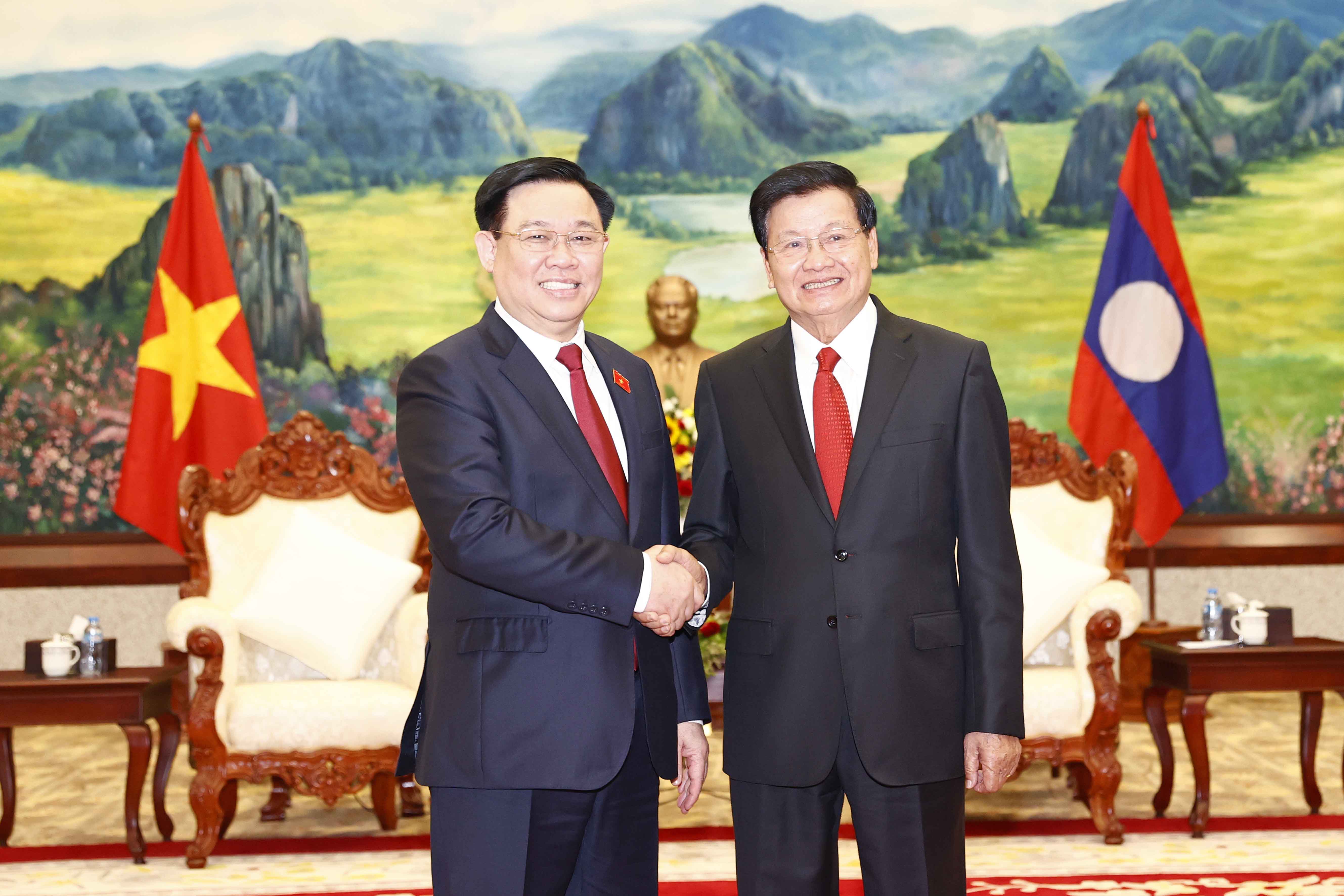 Thắt chặt hơn nữa quan hệ đoàn kết đặc biệt Việt Nam - Lào