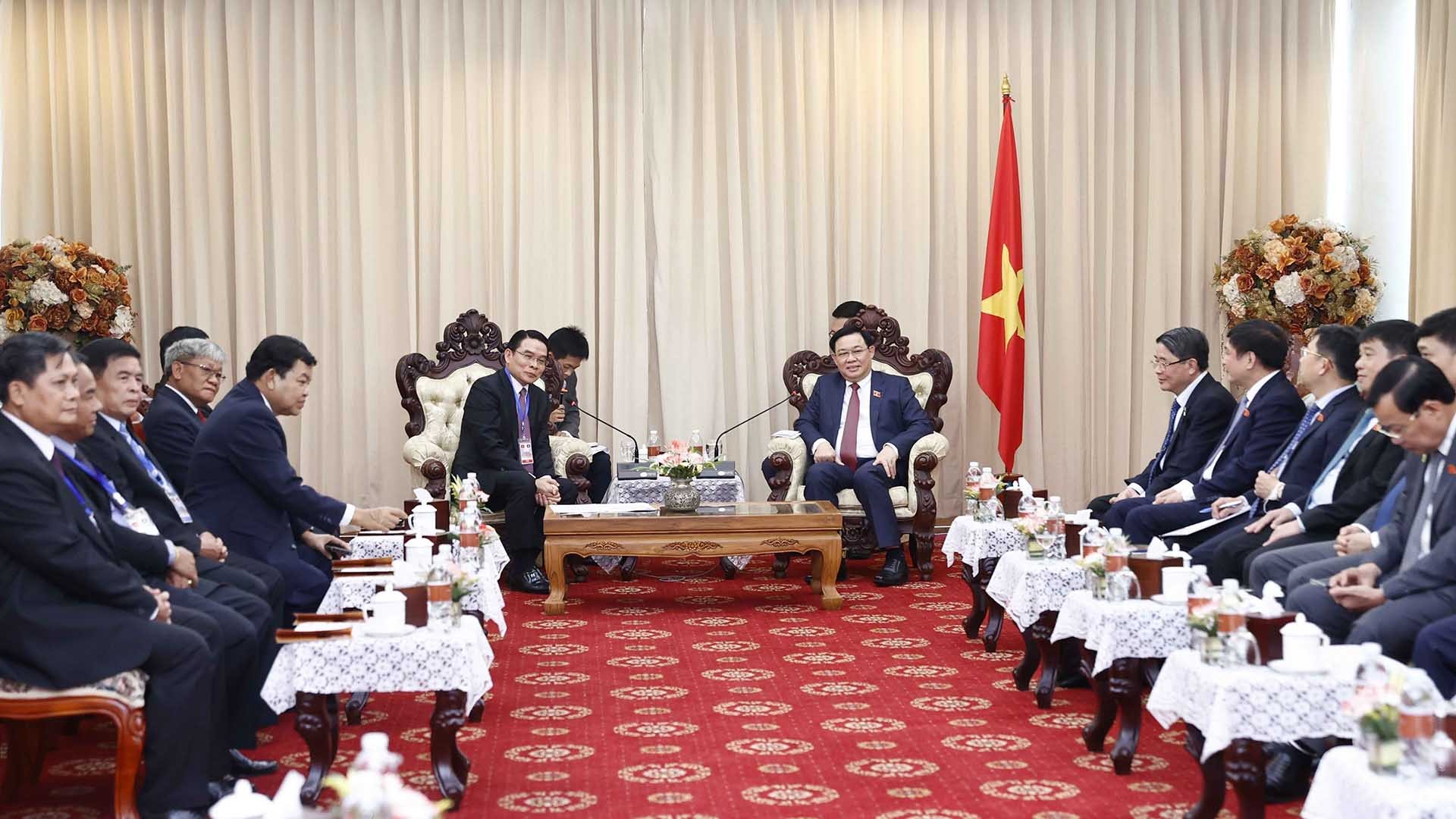 Chủ tịch Quốc hội Vương Đình Huệ thăm và làm việc tại tỉnh Champasak
