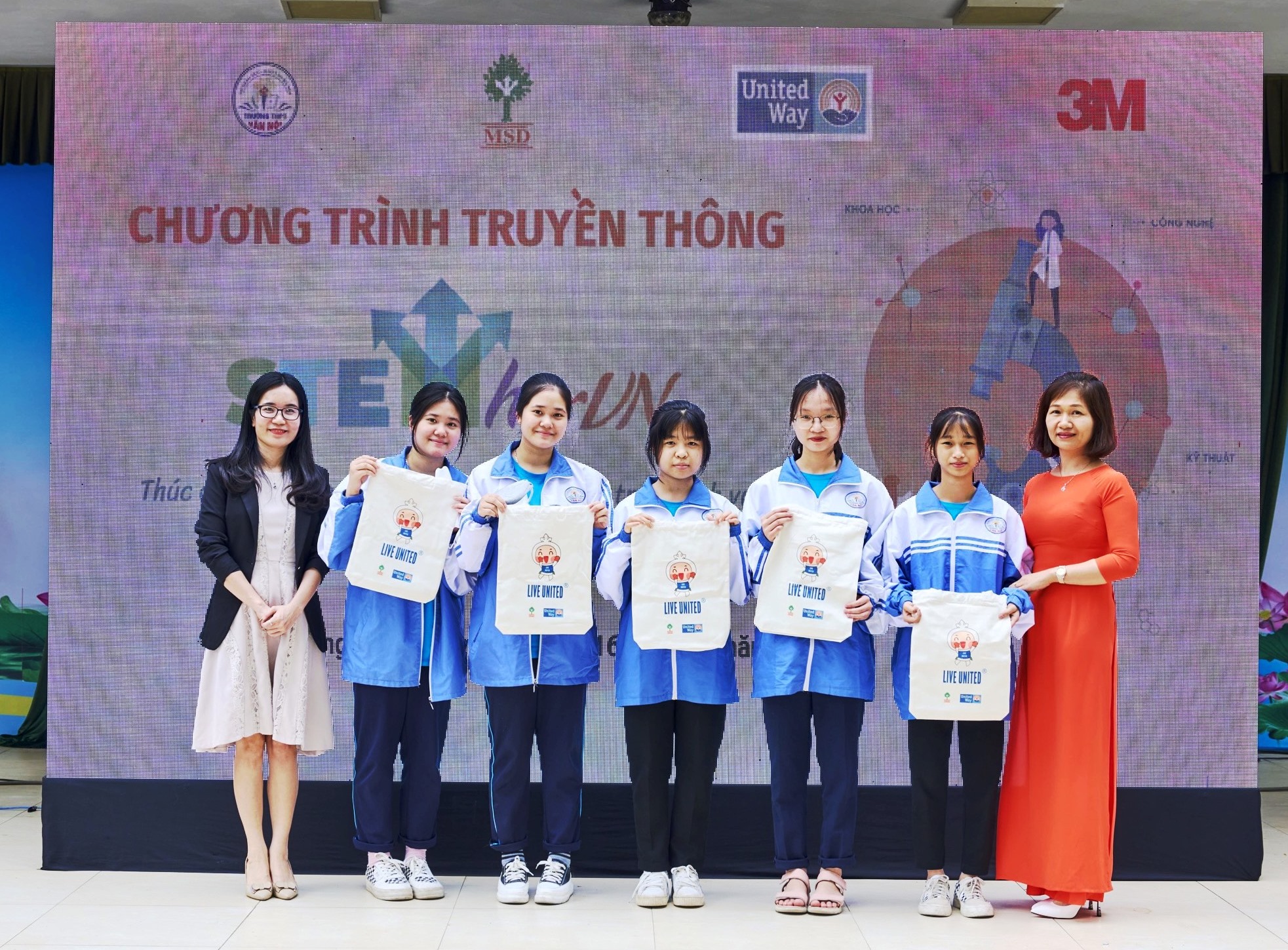 Nữ sinh tự tin theo đuổi các ngành khoa học kỹ thuật