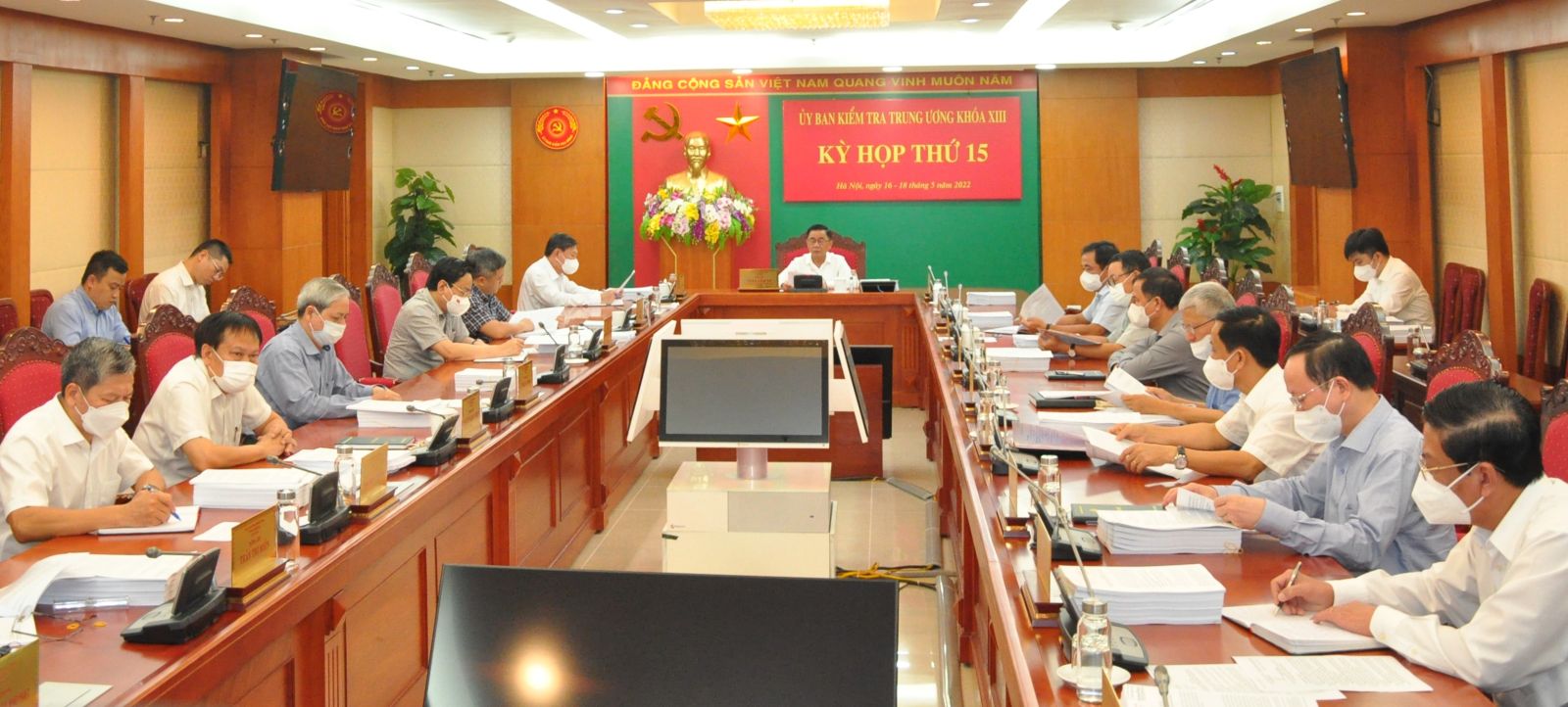 Kỷ luật và đề nghị kỷ luật một số tập thể, cá nhân vi phạm