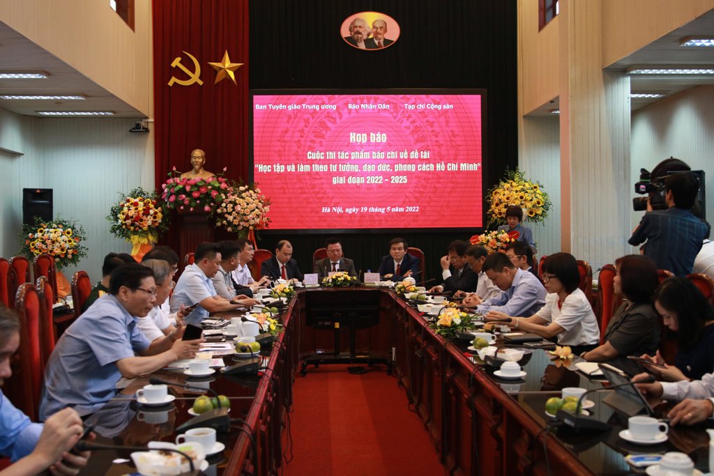 Phát động cuộc thi báo chí về học và làm theo Bác