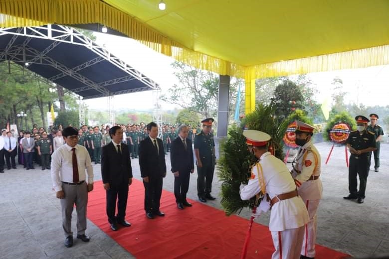 Truy điệu, an táng liệt sỹ là quân tình nguyện và chuyên gia Việt Nam hy sinh tại Lào