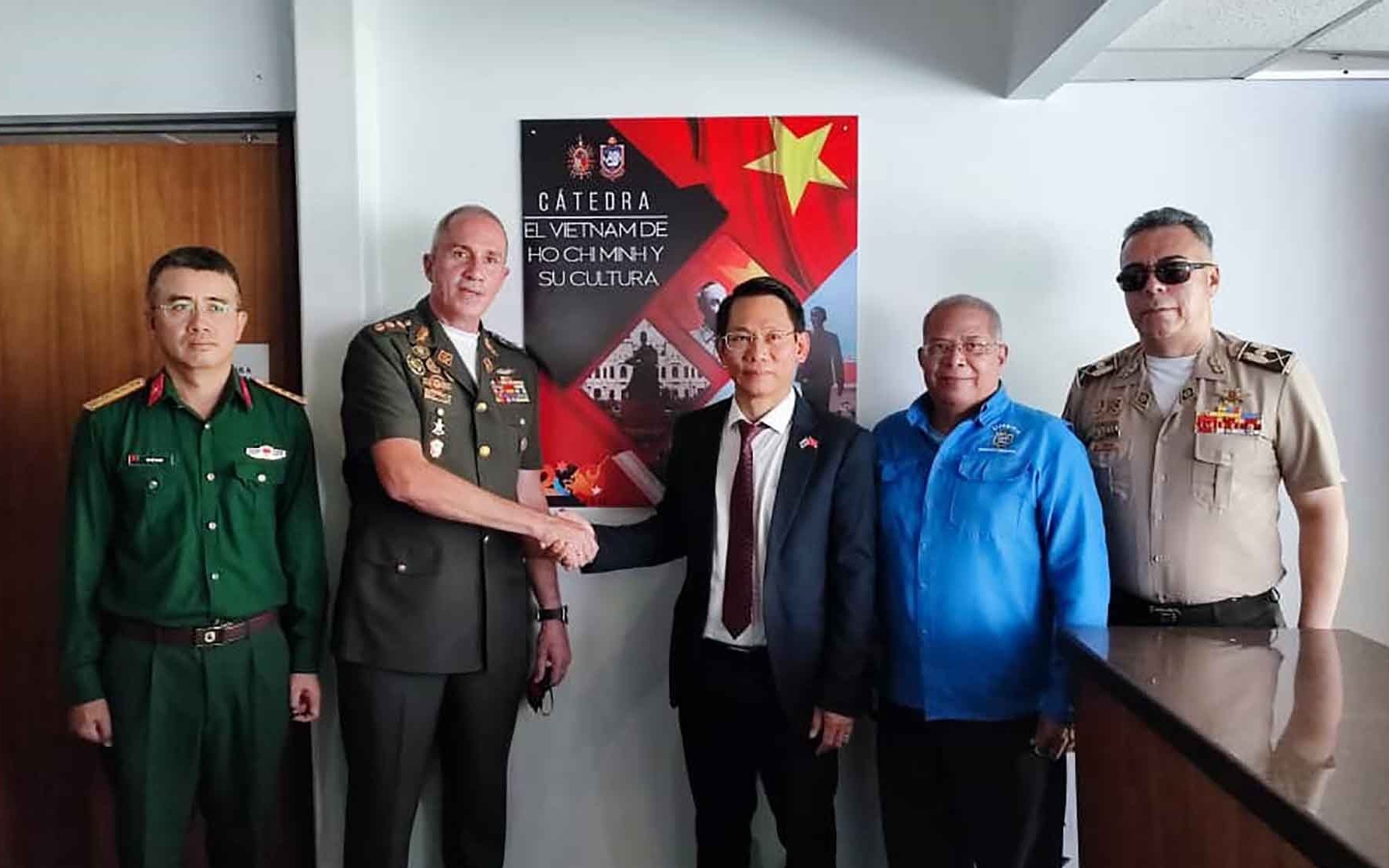 Ra mắt Khoa Đất nước và văn hóa Việt Nam thời đại Hồ Chí Minh tại trường UNEFA, Venezuela