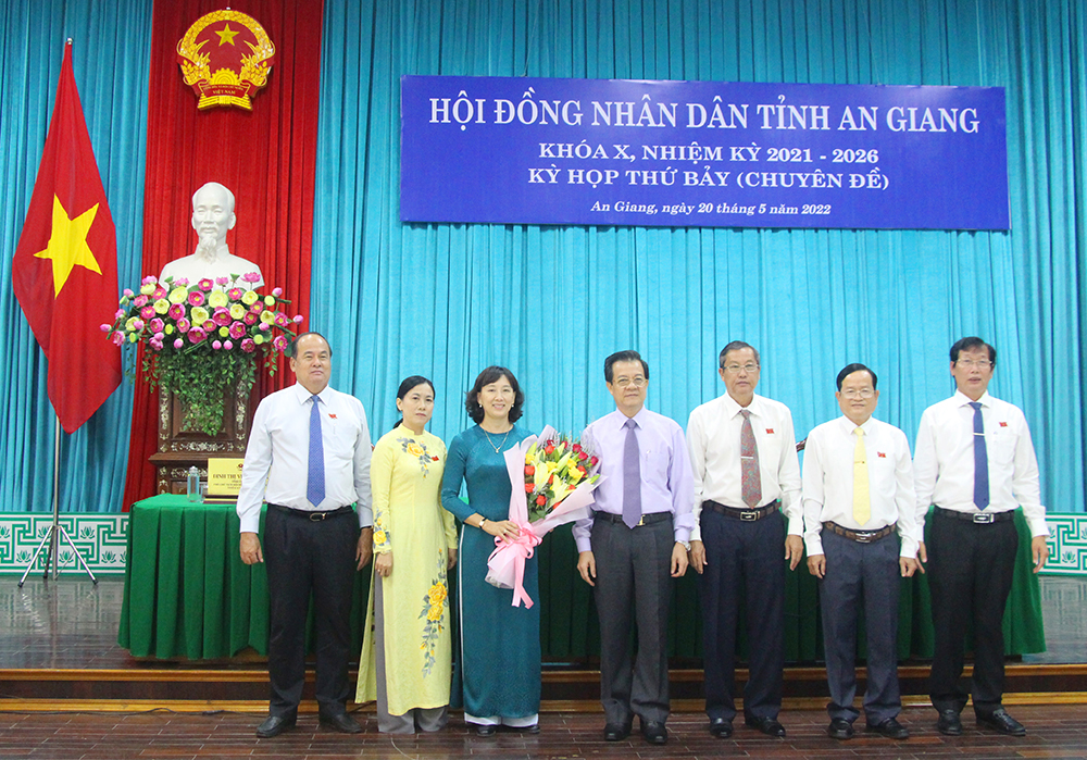 Đồng chí Nguyễn Thị Minh Thúy được bầu giữ chức Phó Chủ tịch UBND tỉnh An Giang
