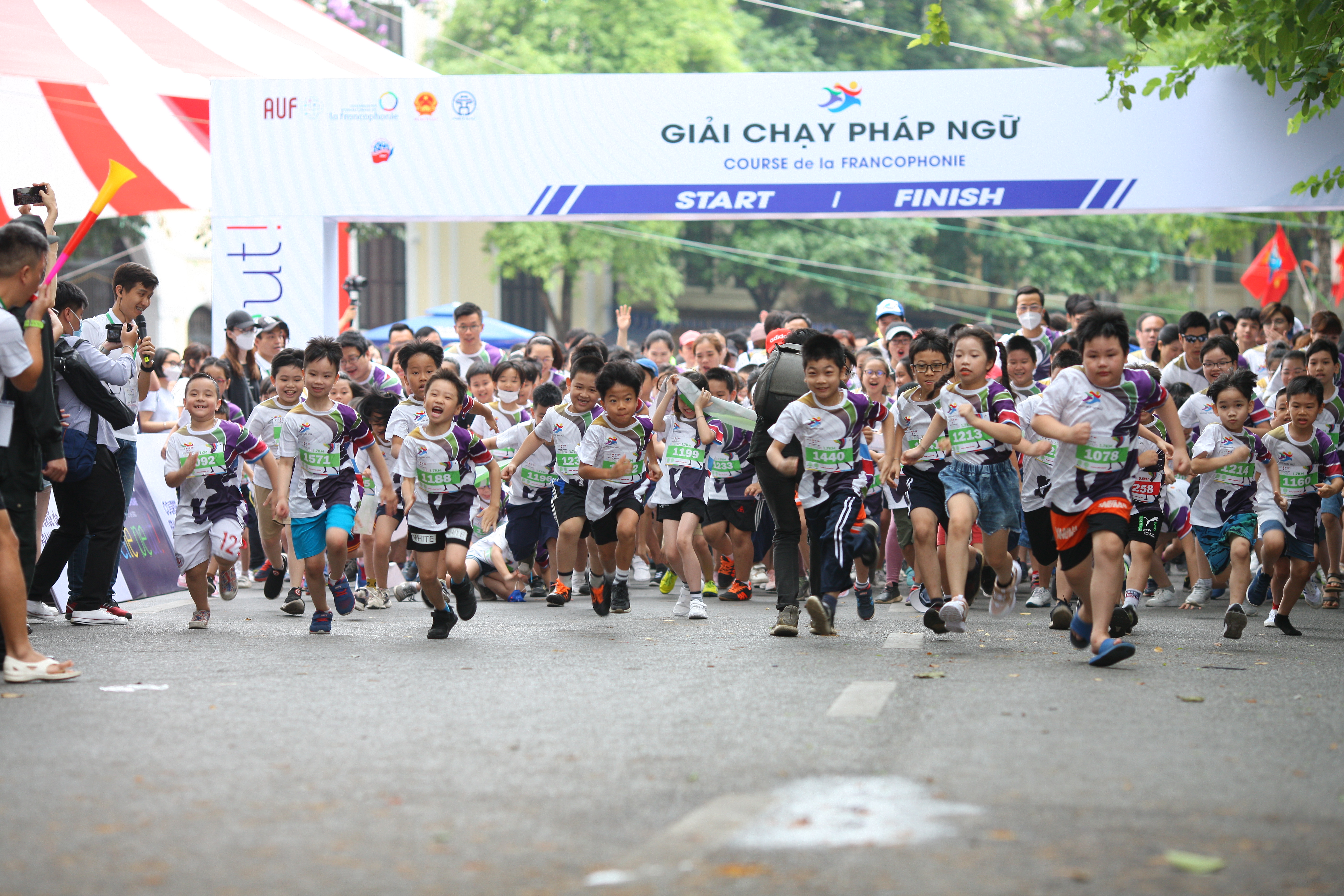 Hơn 1 500 người tham gia Giải chạy Pháp ngữ 2022