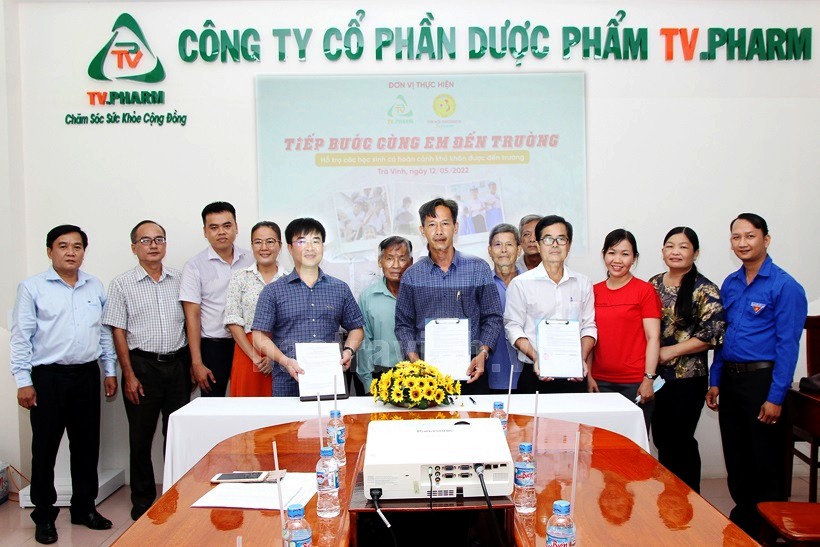 Khởi động dự án “Tiếp bước cùng em đến trường”