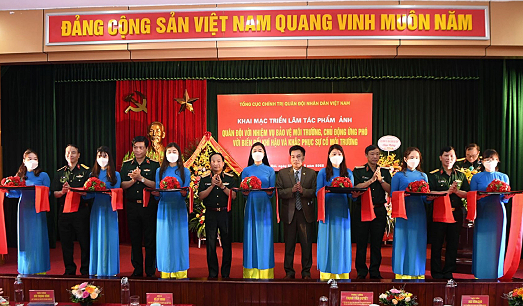 Triển lãm ảnh Quân đội với nhiệm vụ bảo vệ môi trường