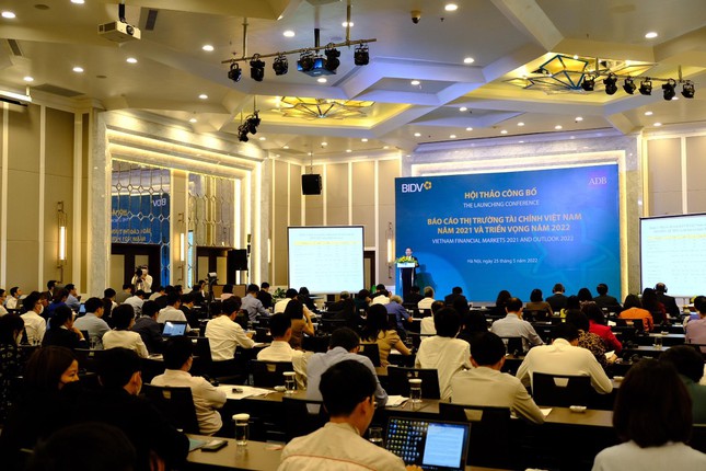 Công bố Báo cáo “Thị trường tài chính Việt Nam 2021 và triển vọng 2022”