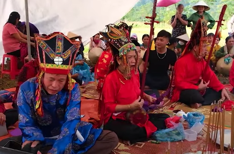 Đặc sắc nghi lễ Lẩu Then của người Tày