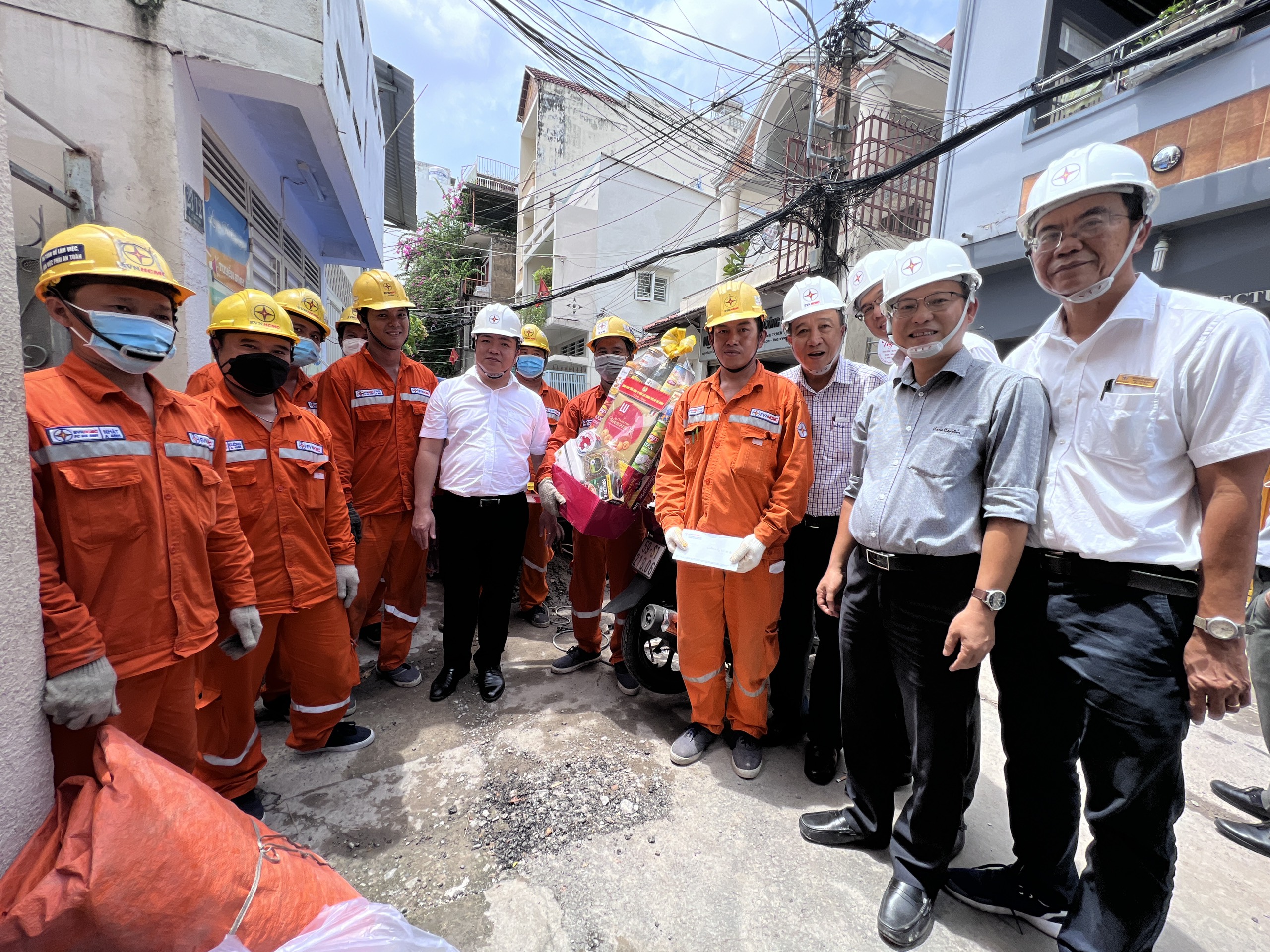 EVNHCMC – Sôi nổi nhiều hoạt động Tháng Công nhân và Tháng hành động ATVSLĐ