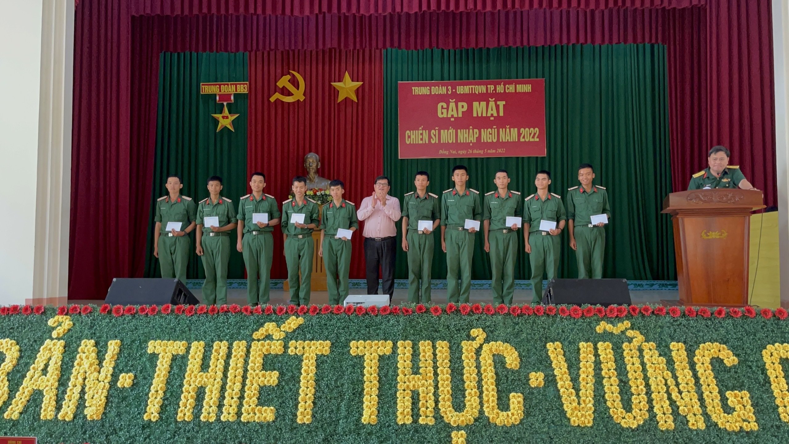Sôi nổi các hoạt động động viên chiến sĩ mới nhập ngũ
