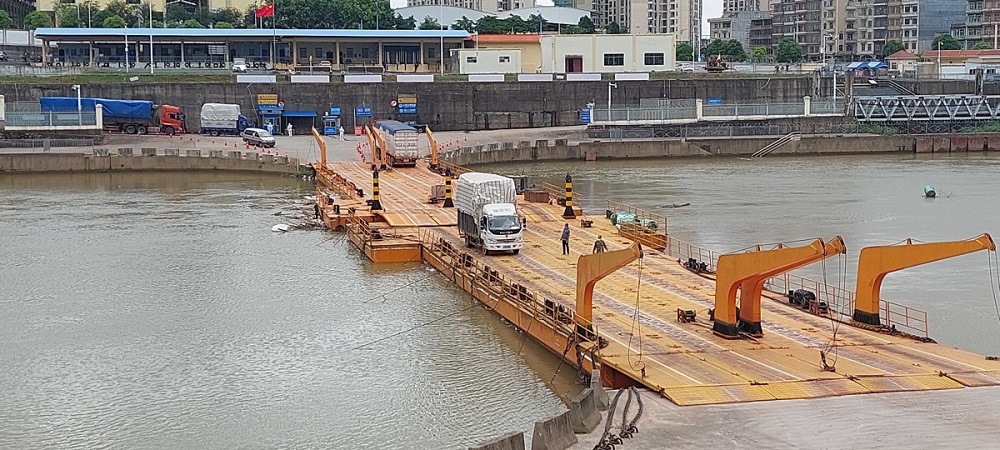 Thông quan trở lại lối mở cầu phao tạm Km 3+4 Hải Yên Móng Cái