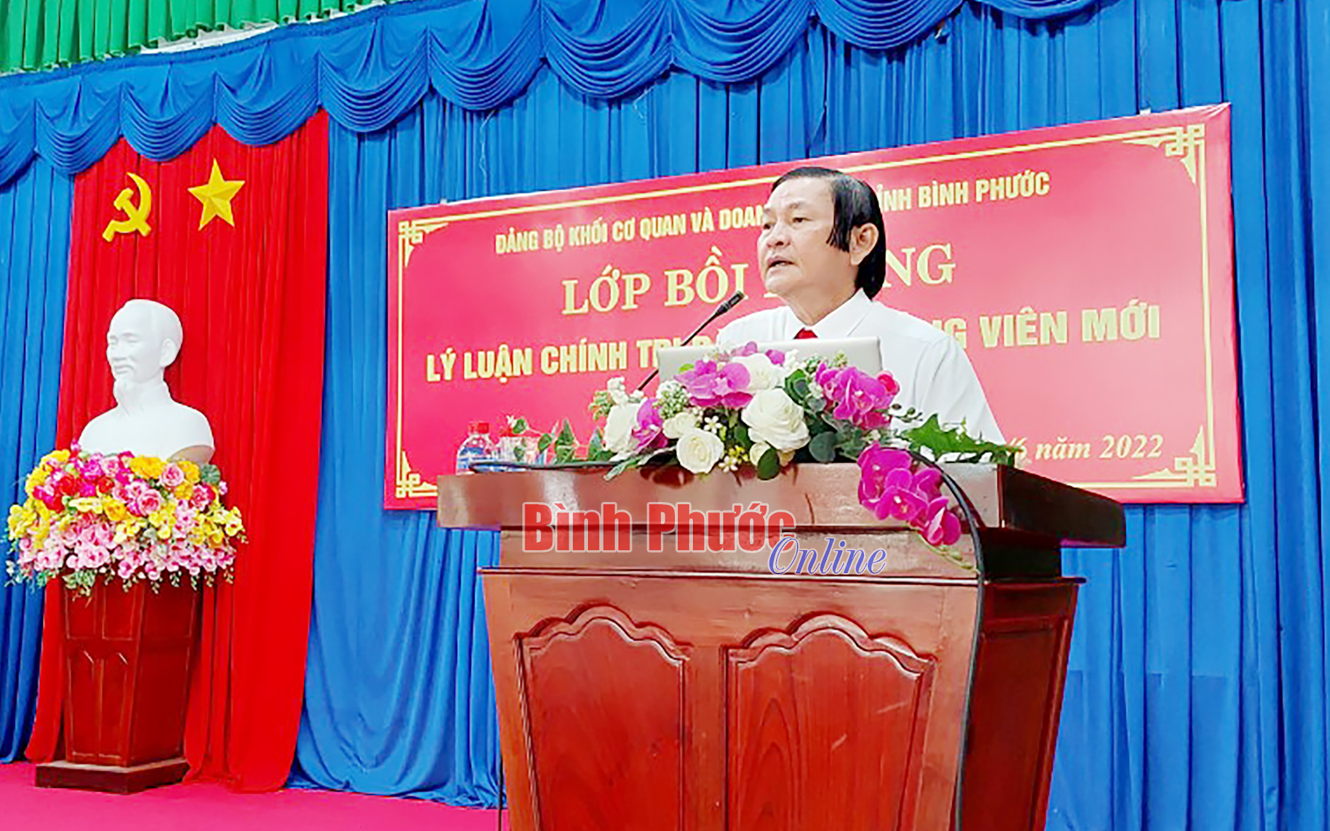 Bồi dưỡng lý luận chính trị cho đảng viên mới kết nạp