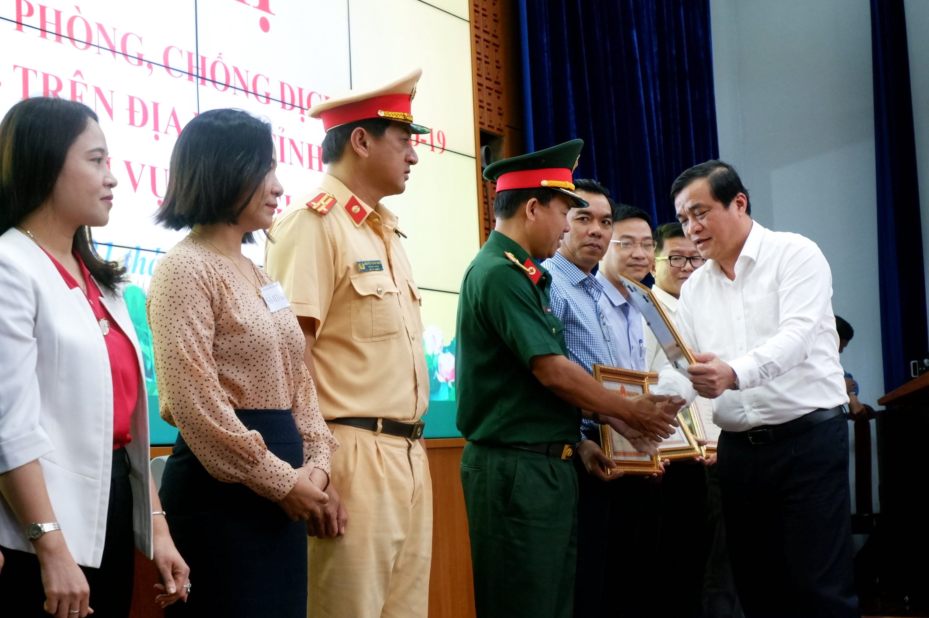Quảng Nam 380 tập thể, cá nhân được khen thưởng trong phòng, chống dịch