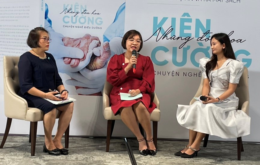 “Những đóa hoa kiên cường” trong cuộc chiến chống dịch COVID-19