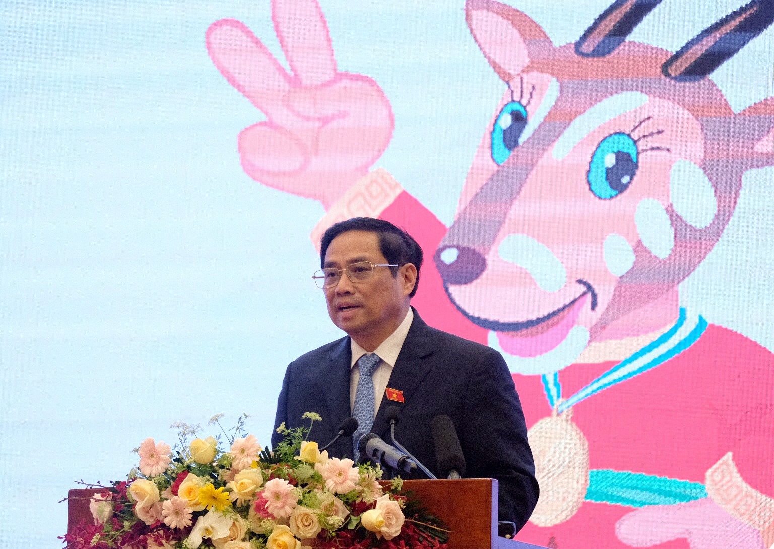 Phấn đấu nhiều hơn nữa, quyết tâm cao hơn nữa, nỗ lực lớn hơn để chinh phục những đỉnh cao mới