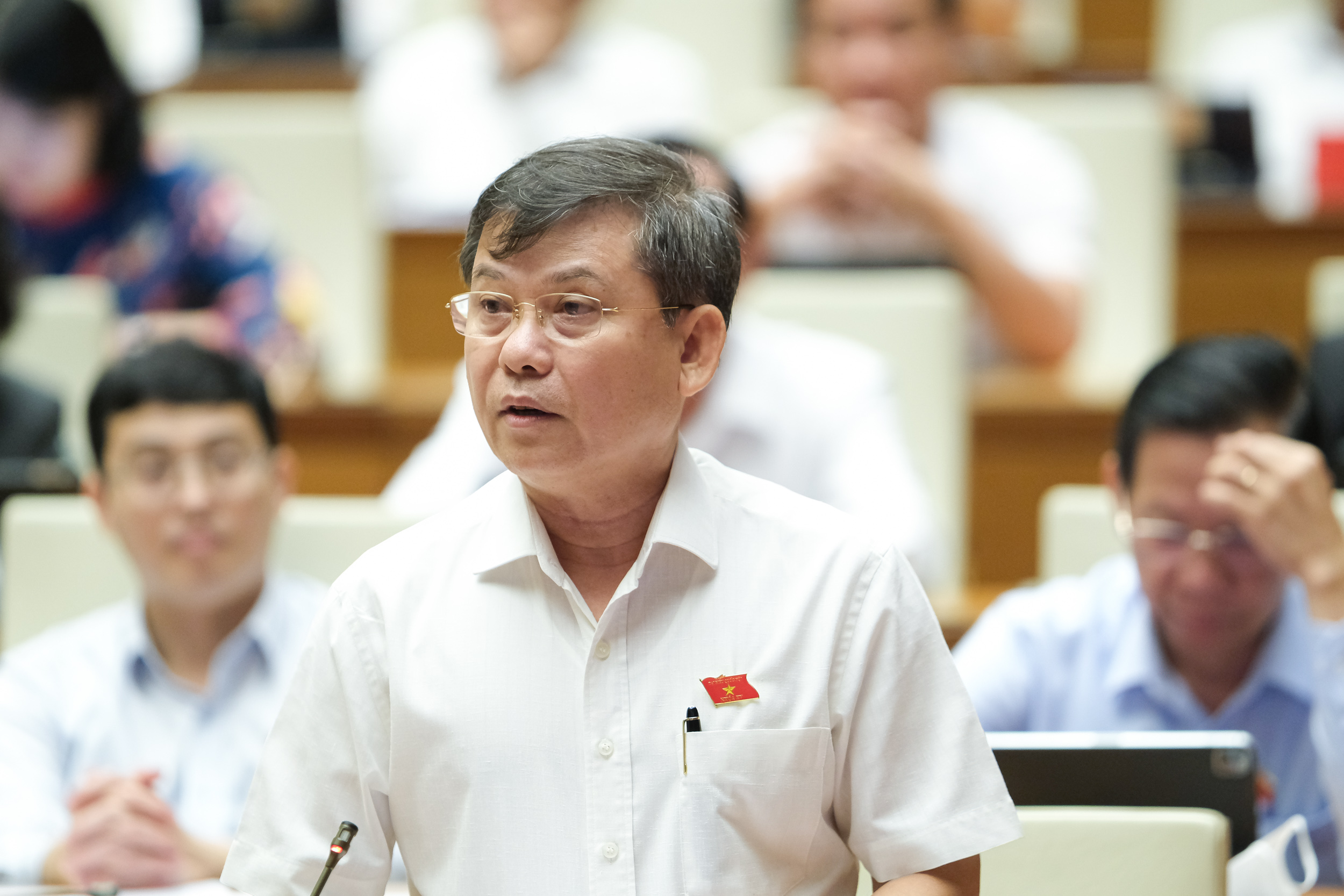 Đề xuất sửa luật để bảo vệ cán bộ dám nghĩ, dám làm