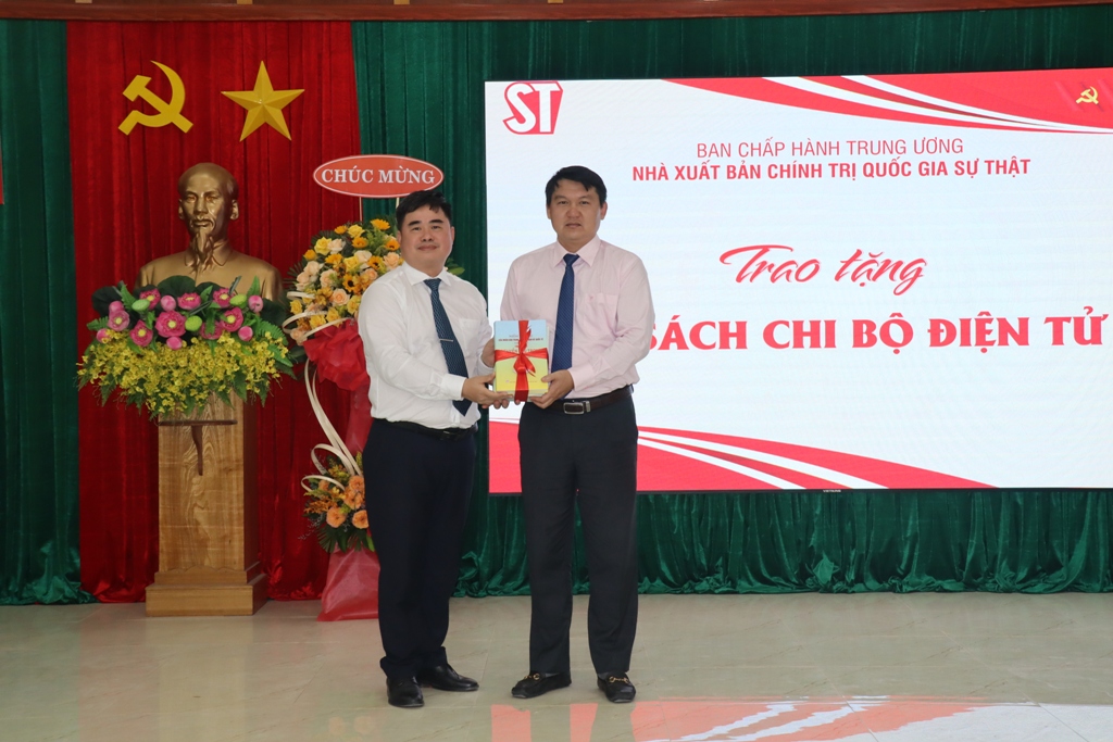 Giới thiệu Tủ sách Chi bộ điện tử tại Khánh Hòa