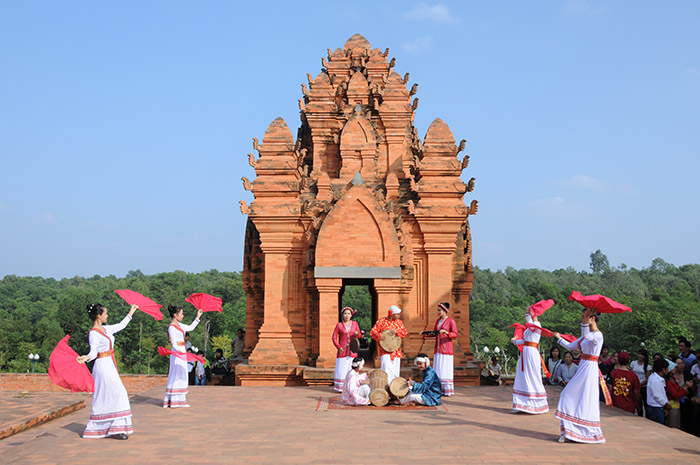 Quần thể tháp Chăm điểm đến độc đáo tại Ngôi nhà chung