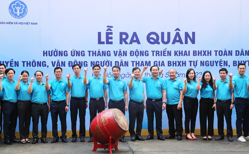 Hơn 105 000 người tham gia BHXH tự nguyện, BHYT hộ gia đình