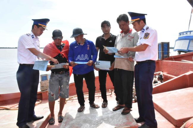 Ký cam kết không vi phạm pháp luật trong khai thác thủy sản